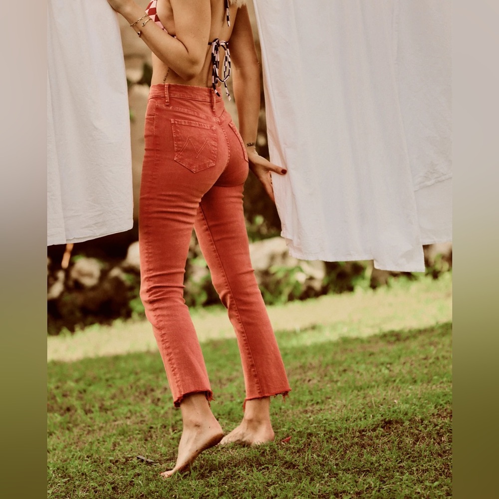 MOTHER Women's Cropped Jeans in Coral